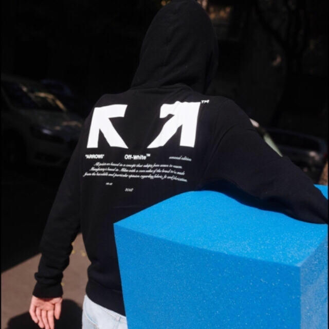 OFF-WHITE(オフホワイト)のoff white for all arrow パーカー 黒 Mサイズ メンズのトップス(パーカー)の商品写真