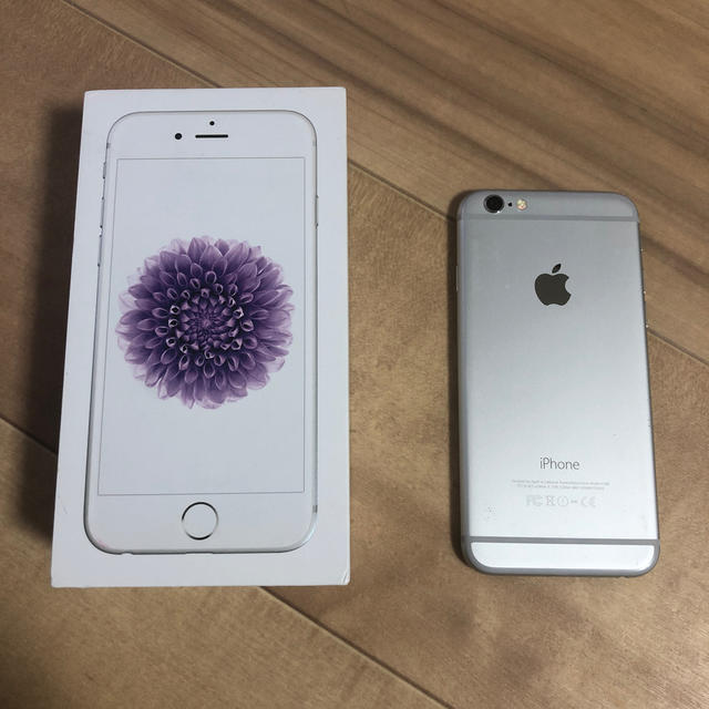 Apple(アップル)のジャンク iphone6 シルバー 16GB スマホ/家電/カメラのスマートフォン/携帯電話(スマートフォン本体)の商品写真