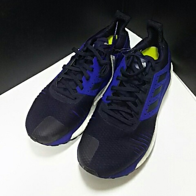 adidas(アディダス)の最値定価14040円!新品!アディダス ソーラーグライド高級スニーカー 25.5 メンズの靴/シューズ(スニーカー)の商品写真