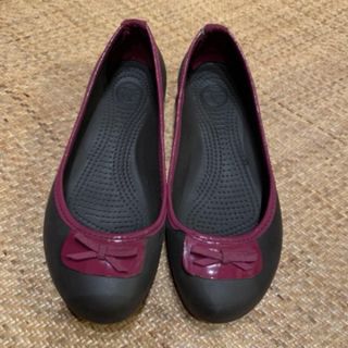 クロックス(crocs)のクロックス　W8  フラットシューズ(バレエシューズ)