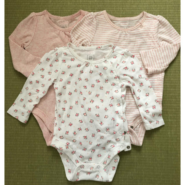 babyGAP(ベビーギャップ)のbabygap 60cm キッズ/ベビー/マタニティのベビー服(~85cm)(ロンパース)の商品写真