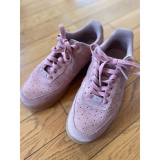 ナイキ(NIKE)のNIKE レディース Air Force 1 07 SE ピンク(スニーカー)