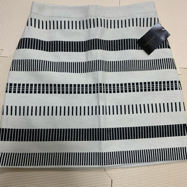 ZARA(ザラ)のザラ　ZARA スカート　　ブラック　ホワイト　S ミニスカート レディースのスカート(ひざ丈スカート)の商品写真