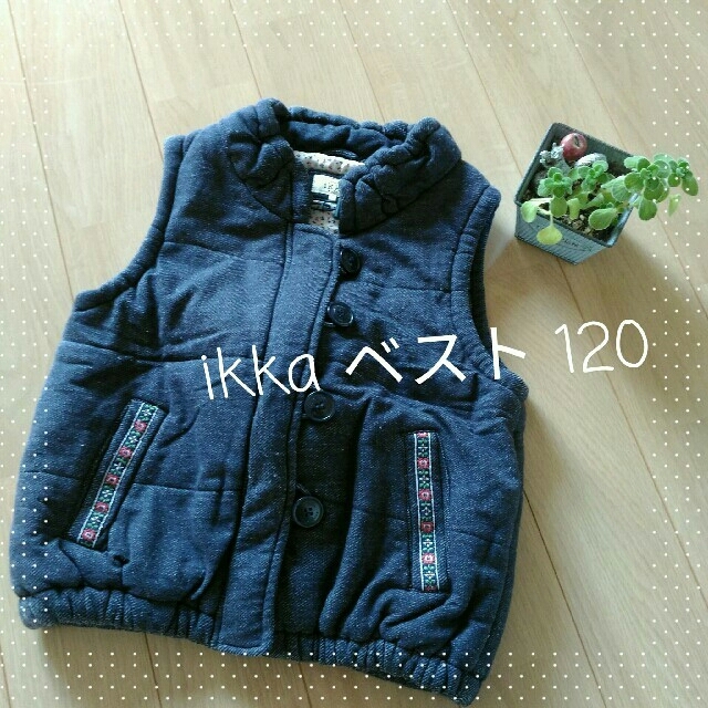 ikka(イッカ)のベスト  中綿入り　120 キッズ/ベビー/マタニティのキッズ服女の子用(90cm~)(ジャケット/上着)の商品写真