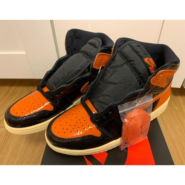 NIKE(ナイキ)の26.5 AIR JORDAN 1 RETRO HIGH SHATTERED  メンズの靴/シューズ(スニーカー)の商品写真