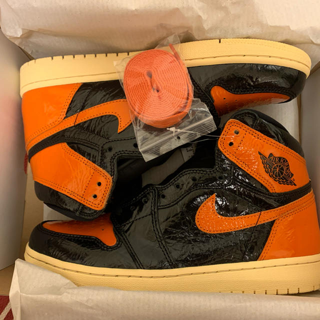 NIKE(ナイキ)の26.5 AIR JORDAN 1 RETRO HIGH SHATTERED  メンズの靴/シューズ(スニーカー)の商品写真