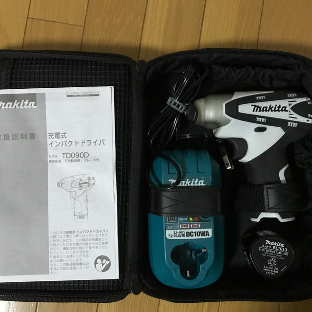 Makita(マキタ)のmakita 充電式インパクトドライバ　TD090D 10.8v スマホ/家電/カメラの生活家電(その他)の商品写真