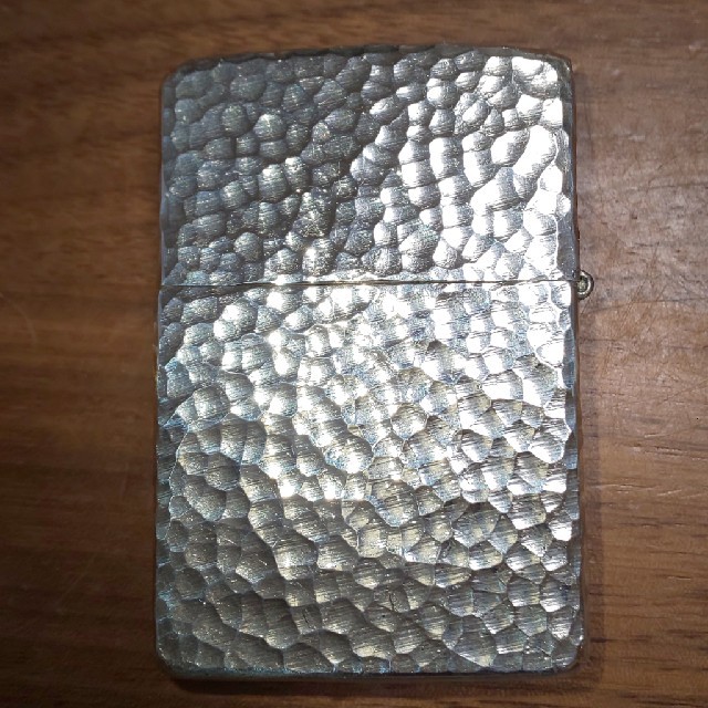 ZIPPO(ジッポー)のジッポ 純銀 スターリングシルバー 鎚目 アメリカ製 2004年 メンズのファッション小物(タバコグッズ)の商品写真