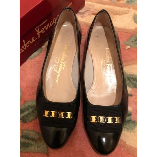 サルヴァトーレフェラガモ(Salvatore Ferragamo)の卒業式☆入学式に！フェラガモのパンプス    黒エナメル(ハイヒール/パンプス)