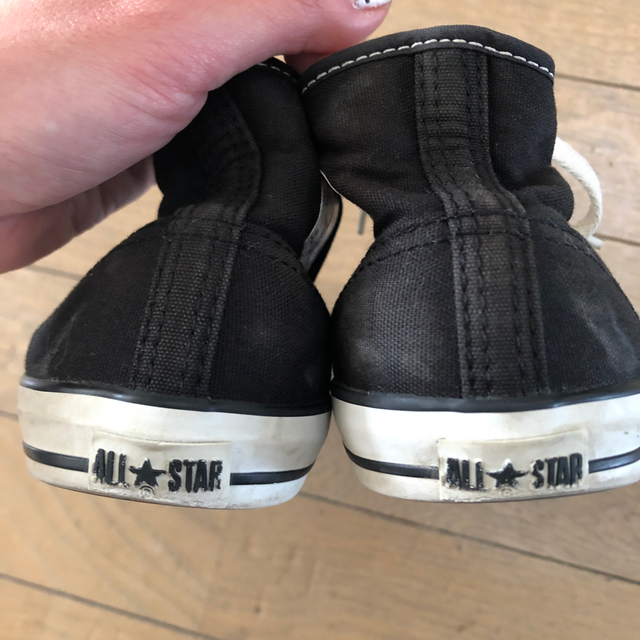 CONVERSE(コンバース)のconverse 21センチ　スニーカー　ブラック　ハイカット キッズ/ベビー/マタニティのキッズ靴/シューズ(15cm~)(スニーカー)の商品写真