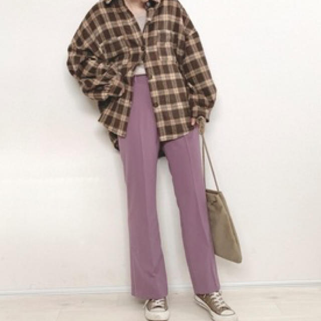 しまむら(シマムラ)のしまむら 人気 完売 パープル カラーパンツ 紫 スリット レディースのパンツ(カジュアルパンツ)の商品写真