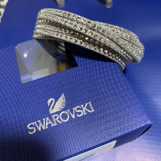 スワロフスキー(SWAROVSKI)の☆さくら様専用☆スワロフスキー　ブレスレット　グレー(ブレスレット/バングル)