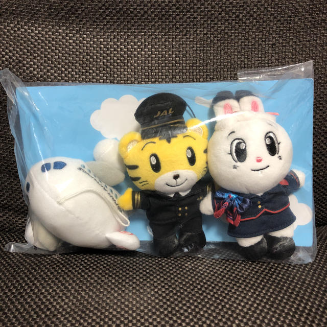 JAL(日本航空)(ジャル(ニホンコウクウ))の【新品未使用】JAL パイロットしまじろう&CAみみりん セット/ぬいぐるみ エンタメ/ホビーのおもちゃ/ぬいぐるみ(ぬいぐるみ)の商品写真