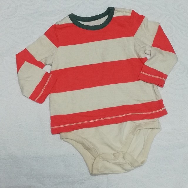 babyGAP(ベビーギャップ)のbaby gap サーモンピンク色ボーダー長袖ロンパース70cm キッズ/ベビー/マタニティのベビー服(~85cm)(ロンパース)の商品写真