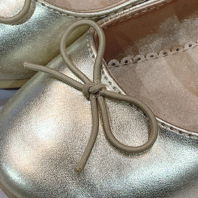 H&M(エイチアンドエム)のH&M 子供靴 17.5cm ゴールド 発表会 結婚式 フォーマル キッズ/ベビー/マタニティのキッズ靴/シューズ(15cm~)(フォーマルシューズ)の商品写真