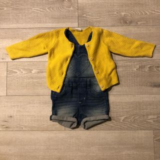 エイチアンドエム(H&M)のH&M カーディガン　辛子色　4-6M(カーディガン/ボレロ)