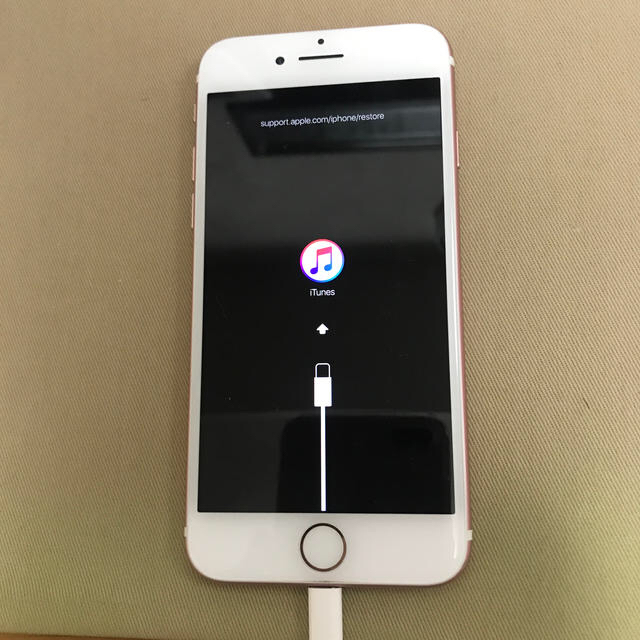 Apple(アップル)のiPhone 7. 32G.  美品 スマホ/家電/カメラのスマートフォン/携帯電話(スマートフォン本体)の商品写真