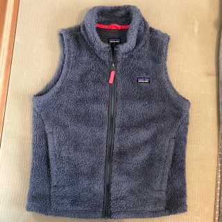 パタゴニア(patagonia)のパタゴニア  ガールズ　XL ベスト　150cm グリーン　キッズ(ジャケット/上着)