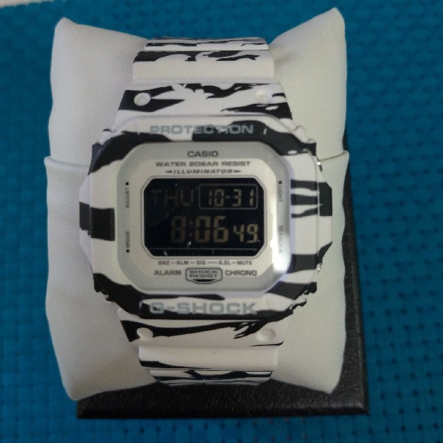 G-SHOCK DW-D5600BW-7 ホワイトタイガー柄