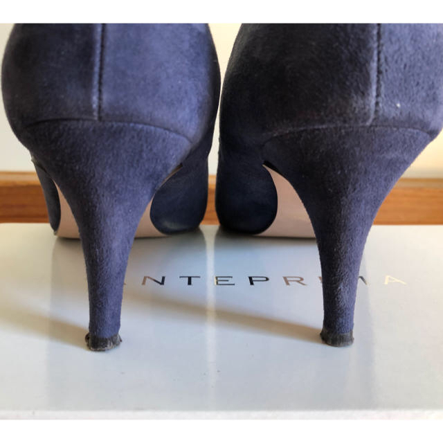 Noble(ノーブル)の美品 NOBLE 紺スウェードパンプス レディースの靴/シューズ(ハイヒール/パンプス)の商品写真