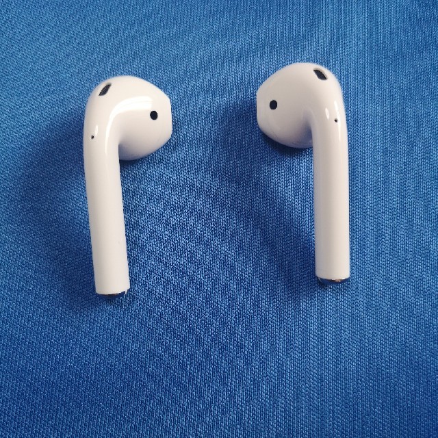 Apple(アップル)のAir Pods 第2世代　ワイヤレス充電 スマホ/家電/カメラのオーディオ機器(ヘッドフォン/イヤフォン)の商品写真