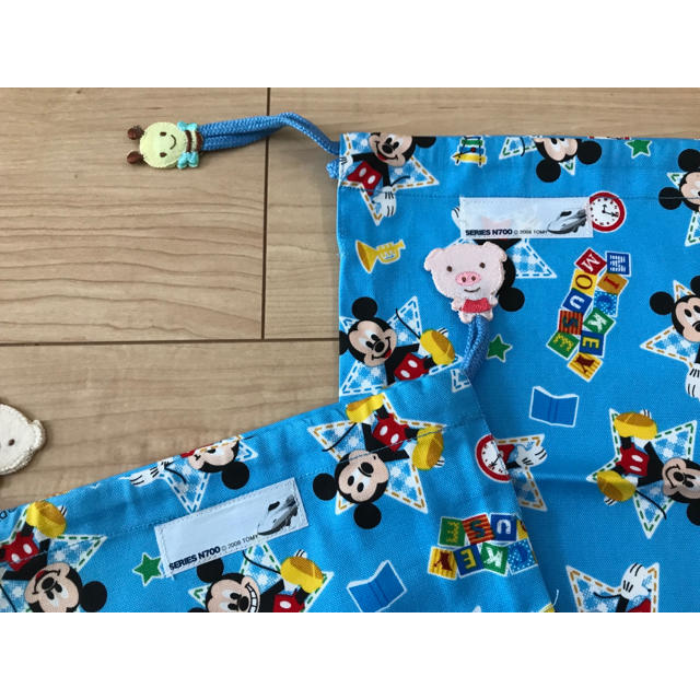Disney(ディズニー)のミッキーマウス 巾着 袋 2枚セット エンタメ/ホビーのおもちゃ/ぬいぐるみ(キャラクターグッズ)の商品写真