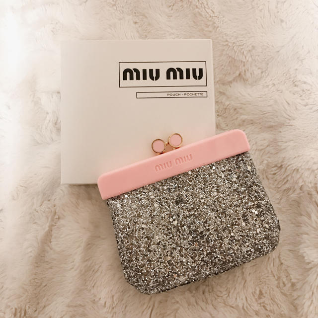 MIU MIU(ミュウミュウ)のmiumiu ポーチ レディースのファッション小物(ポーチ)の商品写真
