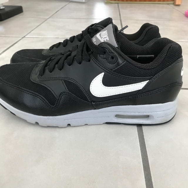 NIKE(ナイキ)のNIKE WMNS Air MAX1 ウルトラエッセンシャル レディースの靴/シューズ(スニーカー)の商品写真