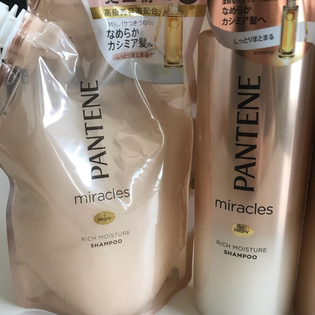 PANTENE(パンテーン)のパンテーン ミラクルズ  リッチモイスチャー シャンプー トリートメント セット コスメ/美容のヘアケア/スタイリング(シャンプー)の商品写真