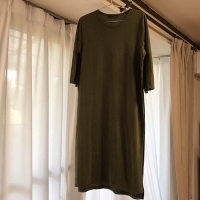 ZARA(ザラ)のザラ　ロンT ロングスリット入り　グリーン レディースのトップス(カットソー(長袖/七分))の商品写真