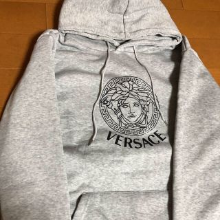 ヴェルサーチ(VERSACE)の新品　ヴェルサーチ  パーカー　L キャップ　セット(パーカー)