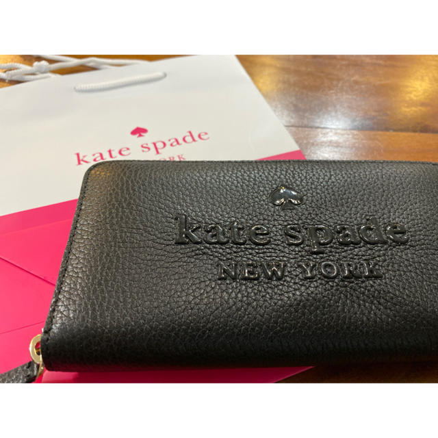 【半額】kate spade new york 長財布ブラック　ロゴ型押しファスナー内部様式