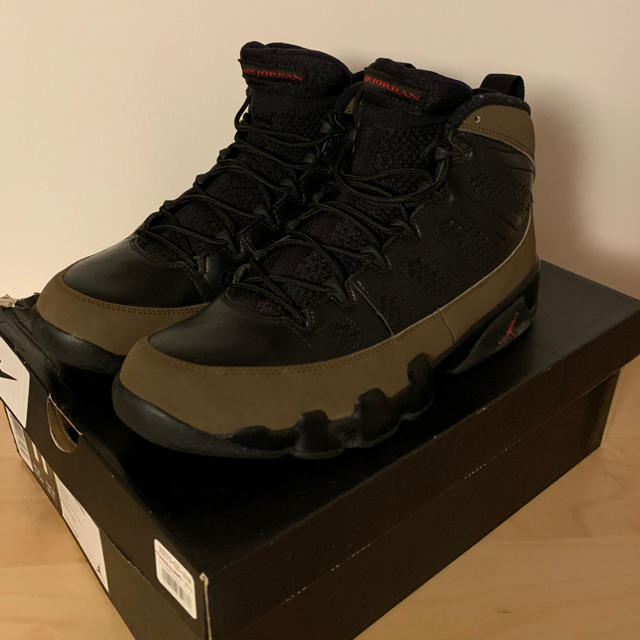 NIKE(ナイキ)のNIKE AIR JORDAN 9 OLIVE メンズの靴/シューズ(スニーカー)の商品写真