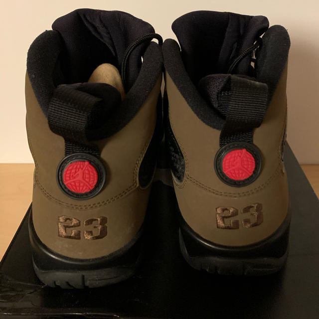 NIKE(ナイキ)のNIKE AIR JORDAN 9 OLIVE メンズの靴/シューズ(スニーカー)の商品写真