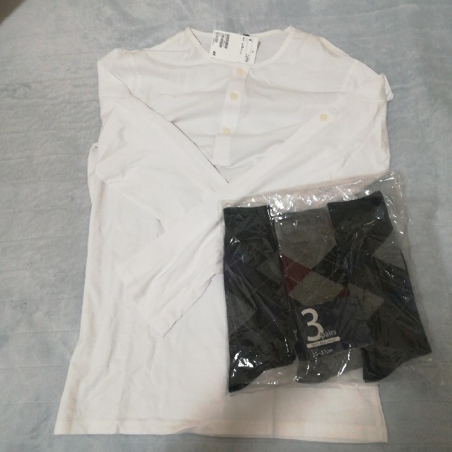 H&M(エイチアンドエム)の長袖シャツと靴下のセット メンズのトップス(Tシャツ/カットソー(七分/長袖))の商品写真