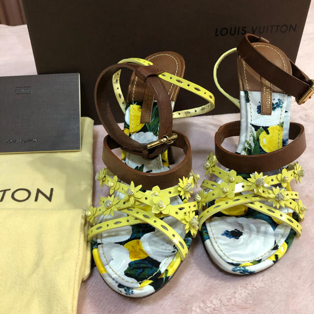 LOUIS VUITTON(ルイヴィトン)のかおり様専用　新品　未使用　LOUIS VUITTON  レザーサンダル レディースの靴/シューズ(サンダル)の商品写真