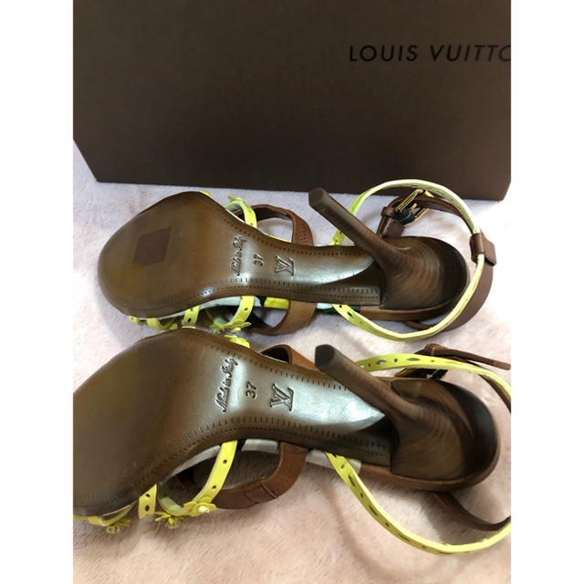 LOUIS VUITTON(ルイヴィトン)のかおり様専用　新品　未使用　LOUIS VUITTON  レザーサンダル レディースの靴/シューズ(サンダル)の商品写真