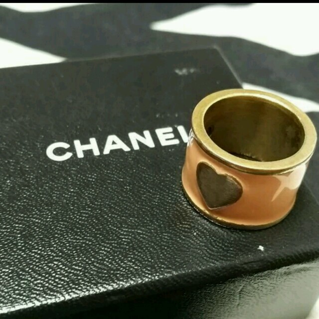 CHANEL(シャネル)のCHANEL♡ハートリング♡ レディースのアクセサリー(リング(指輪))の商品写真