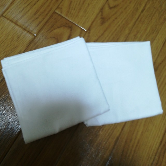 MUJI (無印良品)(ムジルシリョウヒン)の白い無地のハンカチ2枚 レディースのファッション小物(ハンカチ)の商品写真