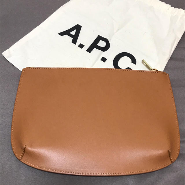 A.P.C(アーペーセー)の新シーズン A.P.C. Sarah ポーチ レディースのファッション小物(ポーチ)の商品写真