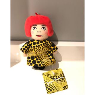 コムデギャルソン(COMME des GARCONS)の草間彌生 プラッシュ 人形 限定 キーホルダー　新品(キャラクターグッズ)