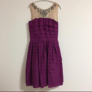 ビーシービージーマックスアズリア(BCBGMAXAZRIA)の美品 BCBGのドレス 試着のみ(ミディアムドレス)