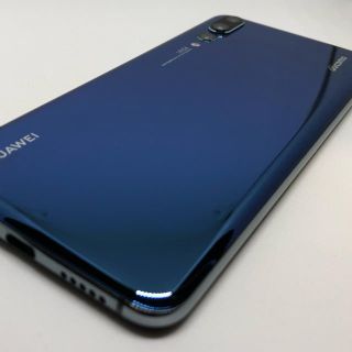 エヌティティドコモ(NTTdocomo)の【docomo】P20 pro 【若干キズ有】(スマートフォン本体)