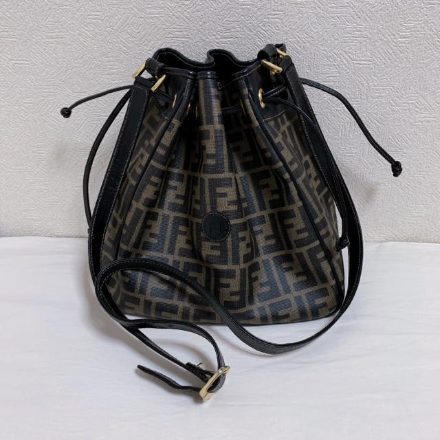 極美品 FENDI フェンディ モントレゾール 巾着バッグ レザー