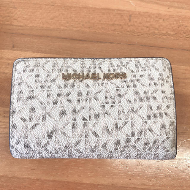 Michael Kors(マイケルコース)のMICHEAL KORS 折り財布 白 レディースのファッション小物(財布)の商品写真