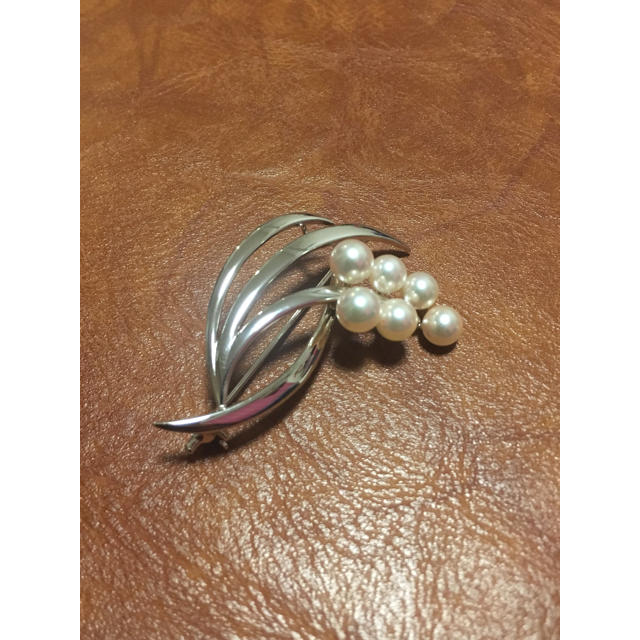 縦約3センチ横約5センチ美品 ミキモト 本真珠 パール ブローチ シルバー製 6粒 アコヤ真珠