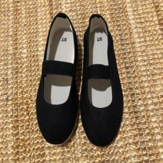 ザラ(ZARA)の新品☆ 台湾 美人靴 ♡ ゴムベルト ストラップ フラットシューズ ♪(スニーカー)