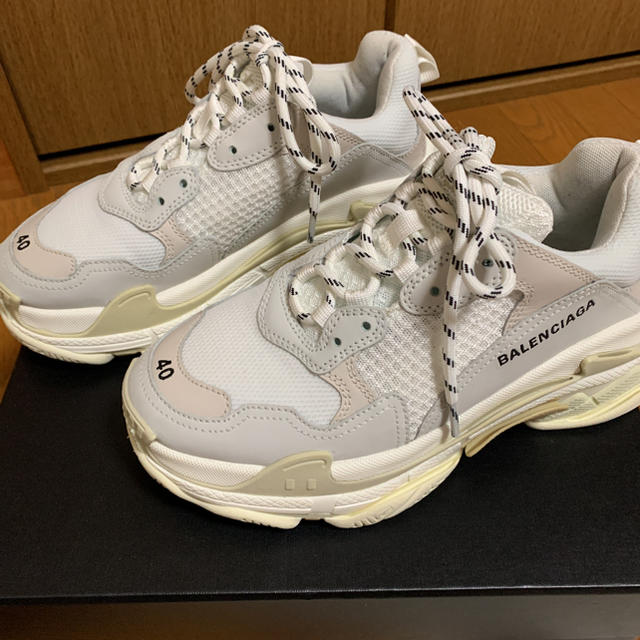 美品　BALENCIAGA triple s ブラン　40