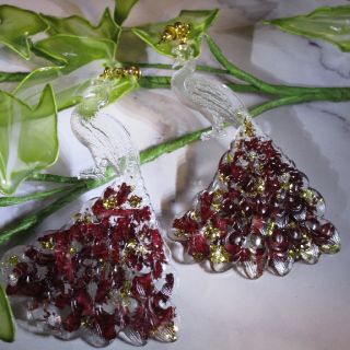 大人な秋冬カラーの神秘的な大ぶり孔雀のピアス　薔薇と金箔入り＃23(ピアス)