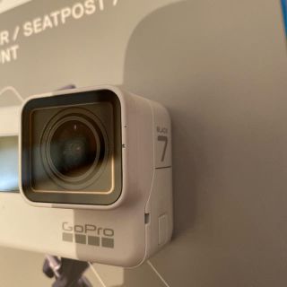 ゴープロ(GoPro)のgopro7 black white edition バッテリー3個付き(ビデオカメラ)